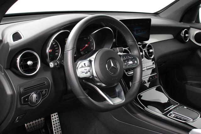 Mercedes-Benz GLC-KLASSE 300e 4MATIC AMG PHEV | Navigatie | Half leder Sportstoelen | Camera | Dab | Led | Electrisch bedienbare achterklep | 19"Lichtmetalen Velgen | Extra getint glas |