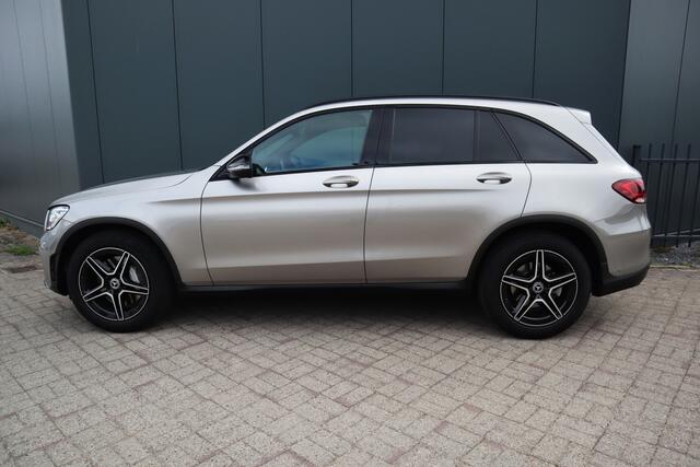 Mercedes-Benz GLC-KLASSE 200 4MATIC AMG Business Solution Facelift. Panoramadak Camera Leder Sfeerverlichting Afneembare Trekhaak.