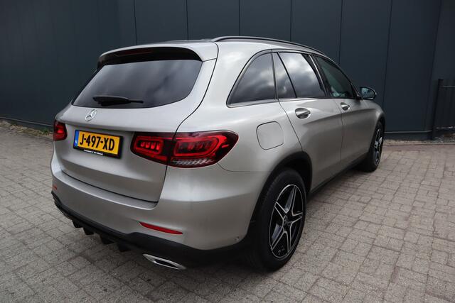 Mercedes-Benz GLC-KLASSE 200 4MATIC AMG Business Solution Facelift. Panoramadak Camera Leder Sfeerverlichting Afneembare Trekhaak.