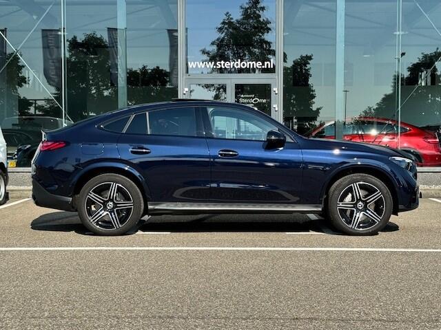 Mercedes-Benz GLC-KLASSE Coupé 300e 4MATIC AMG Line l Panoramadak l Niveau- regeling l KEYLESS GO l Rij-assistentie plus l Digital Light l Memory pakket l MBUX l 360 gr Camera l Trekhaak Wegklapbaar l DAB l Sfeerverlichting l Burmester l Night pakket l stoelverwarming l
