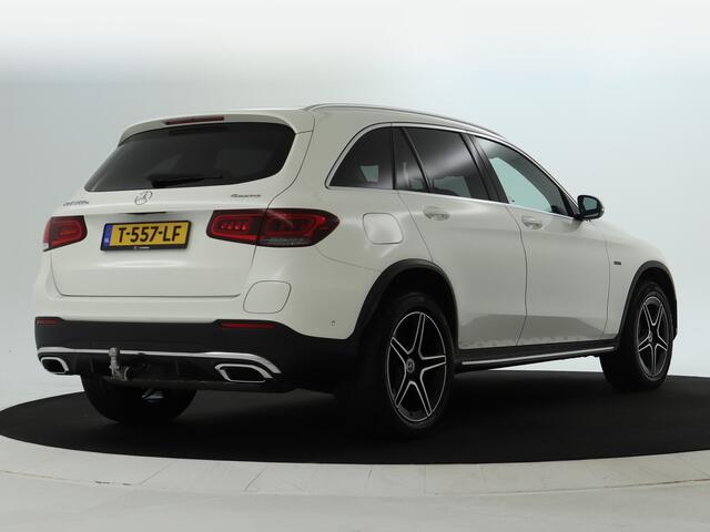 Mercedes-Benz GLC-KLASSE 300 e 4MATIC AMG Plug-In Hybride | Panoramadak | Trekhaak | Memory Stoelen | Achteruitrijcamera | Inclusief 24 maanden MB Certified garantie voor Europa.