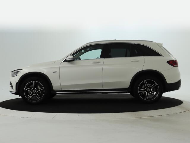 Mercedes-Benz GLC-KLASSE 300 e 4MATIC AMG Plug-In Hybride | Panoramadak | Trekhaak | Memory Stoelen | Achteruitrijcamera | Inclusief 24 maanden MB Certified garantie voor Europa.
