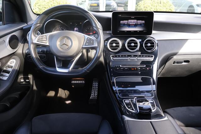 Mercedes-Benz GLC-KLASSE Coupé 250 4MATIC Premium l AMG l Schuif- Kanteldak l Comand l DISTRONIC l Wegklapbare trekhaak l LED intelligent l Camera l Head Up l Dodehoek Assistent l Airconditioning l Elektr. bed. Achterklep l Stoelverwarming voor de voor- en achterstoelen l