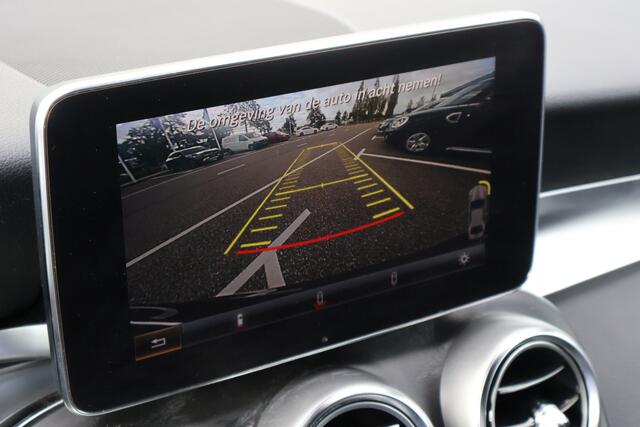 Mercedes-Benz GLC-KLASSE Coupé 250 4MATIC l AMG l Burmerster l Comand l Wegklapbare trekhaak l LED adaptief l Sfeerverlichting l Memory pakket voor bestuurdersstoel l KEYLESS GO l Parkeer pakket l Stoelverwarming l Elektr. bedienbare achterklep l Airconditioning l Regensensor l