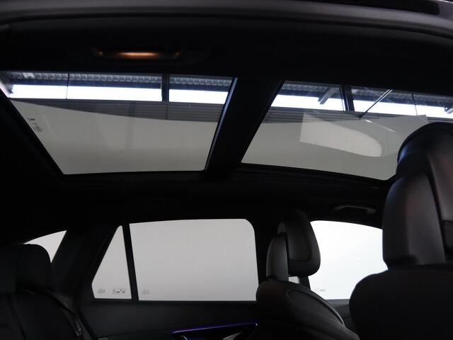 Mercedes-Benz GLC-KLASSE 300e 4MATIC Sport Edition | Panoramaschuifdak | Premium pakket | Nightpakket | 360° camera | Dodehoekassistent | DIGITAL LIGHT | Trekhaak |