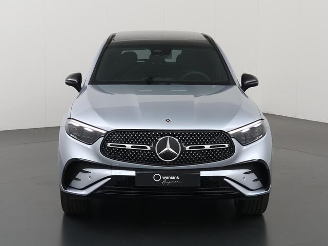 Mercedes-Benz GLC-KLASSE 300e 4MATIC Sport Edition | Panoramaschuifdak | Premium pakket | Nightpakket | 360° camera | Dodehoekassistent | DIGITAL LIGHT | Trekhaak |