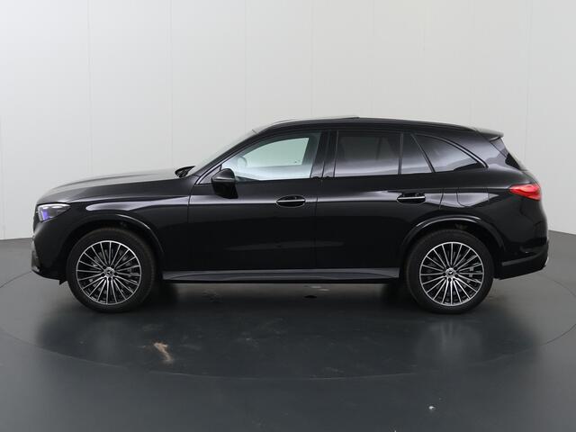 Mercedes-Benz GLC-KLASSE 300e 4MATIC AMG Line | AMG | Night | Panoramadak | Trekhaak | 360 graden camera | Memory | Digital Light | Sfeerverlichting |