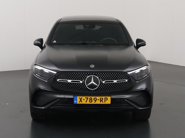 Mercedes-Benz GLC-KLASSE Coupé 300e 4MATIC AMG Line | Night | Panoramadak | Digital Light | Memory | Keyless | 20" lichtmetalen velgen |