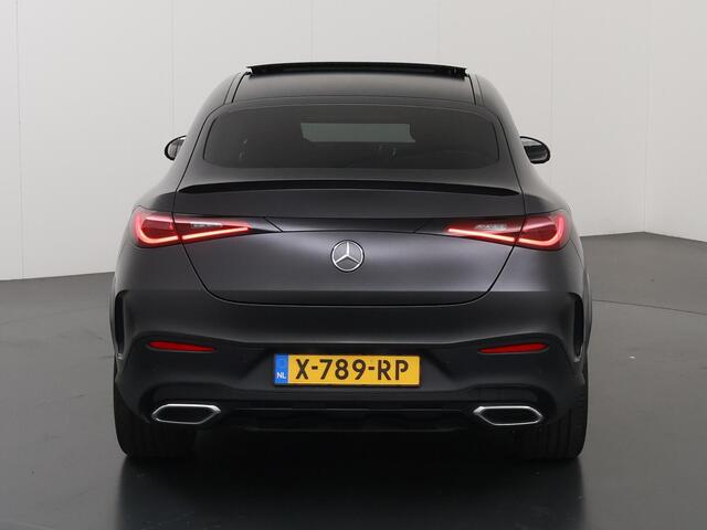 Mercedes-Benz GLC-KLASSE Coupé 300e 4MATIC AMG Line | Night | Panoramadak | Digital Light | Memory | Keyless | 20" lichtmetalen velgen |