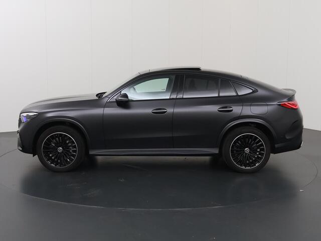 Mercedes-Benz GLC-KLASSE Coupé 300e 4MATIC AMG Line | Night | Panoramadak | Digital Light | Memory | Keyless | 20" lichtmetalen velgen |