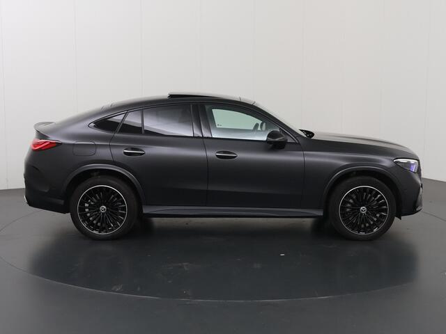 Mercedes-Benz GLC-KLASSE Coupé 300e 4MATIC AMG Line | Night | Panoramadak | Digital Light | Memory | Keyless | 20" lichtmetalen velgen |