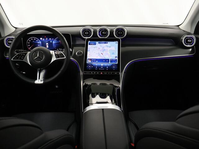 Mercedes-Benz GLC-KLASSE 300e 4MATIC Luxury Line | Rijassistentiepakket | Winter pakket | Trekhaak | 360 camera | Sfeerverlichting |