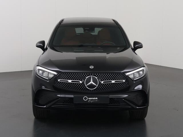 Mercedes-Benz GLC-KLASSE 300e 4MATIC AMG Line | Nappaleder bruin | Burmester | Carbon | Winter pakket | Night pakket | Panoramadak | Trekhaak |