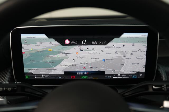 Mercedes-Benz GLC-KLASSE 300e 4MATIC AMG Premium+ ? LUCHTVERING ? ACHTERAS BESTURING ? PANO ? BURMESTER ? HEAD-UP