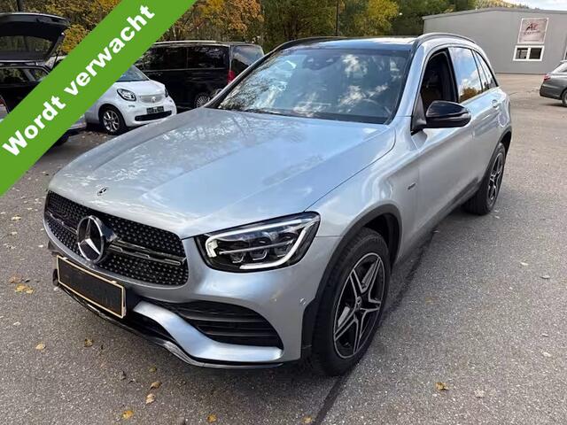 Mercedes-Benz GLC-KLASSE 300e 4MATIC AMG-Line LED Panoramadak Trekhaak 19 Inch Achteruitrijcamera PDC Carplay