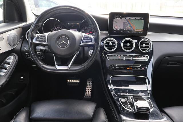 Mercedes-Benz GLC-KLASSE Coupé 250 4MATIC AMG Premium Plus l Schuif- Kanteldak l DISTRONIC l Memoy pakket l 360 gr Camera lStoelverwarming l LEDER l Burmester l LED l Sfeerverlichting l Alarm klasse 3 l Elektrisch bedienbare achterklep l Spiegel pakket l Dodehoek assitent l