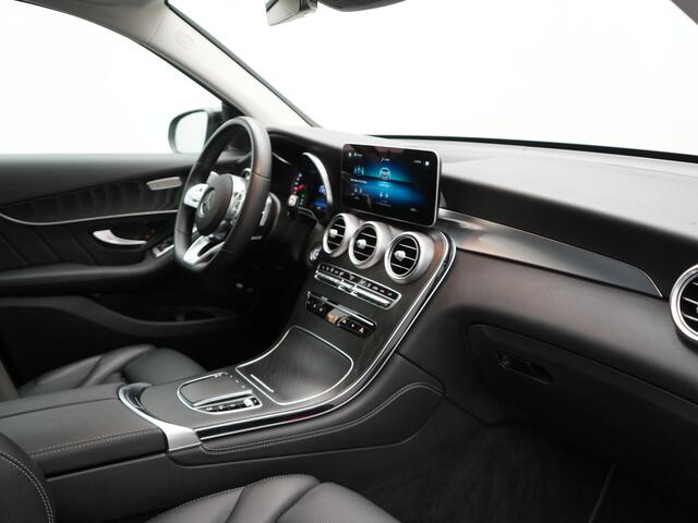 Mercedes-Benz GLC-KLASSE 300e 4MATIC AMG Plug In Hybrid 320pk Dealer O.H PHEV | Panodak | Adaptive Cruise | Burmester Audio | Camera | 20"L.M | Lederen Sportstoelen Verwarmd | Apple Carplay | Blis | Sfeerverlichting | Navigatie | DAB |