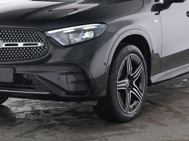 Mercedes-Benz GLC-KLASSE 300 e 4MATIC AMG Plug-In Hybride AMG Line | Trekhaak | Digital Licht | 20 Inch AMG Velgen | Stuur en Stoelverwarming.