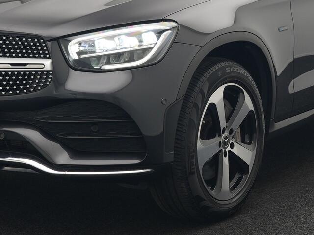 Mercedes-Benz GLC-KLASSE 300e 4MATIC Premium Plug In Hybrid 320pk PHEV | Trekhaak Af Fabriek | Panodak | Adaptive Cruise | Camera | Alcantara Sportstoelen Memory & Verwarmd | Sfeerverlichting | Apple Carplay | Blis | Navigatie | DAB |