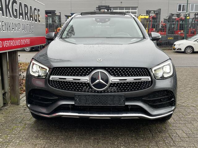 Mercedes-Benz GLC-KLASSE 300e 4MATIC AMG Line 19"/Panoramadak/Luchtvering/Trekhaak/Burmester/Keyless/Matrix LED/Stoelverwarming/Camera/Elektrische klep/Apple Carplay & Android Auto