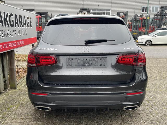 Mercedes-Benz GLC-KLASSE 300e 4MATIC AMG Line 20"/Luchtvering/Adaptieve cruise/Burmester/Matrix LED/Apple Carplay & Android Auto/Stoelverwarming/Elektrische klep