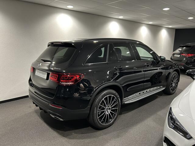 Mercedes-Benz GLC-KLASSE 300e 4Matic // Distronic // Headup // Rij Assistentiepakket // 360 Camera // Memory Stoelen // Elek. Achterklep // 20 inch AMG Velgen