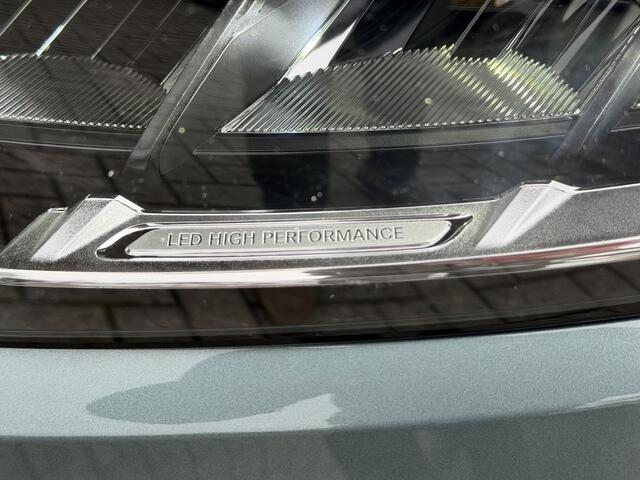 Mercedes-Benz GLC-KLASSE 300e 4MATIC AMG Pano-Dak | Trekhaak | Leer |