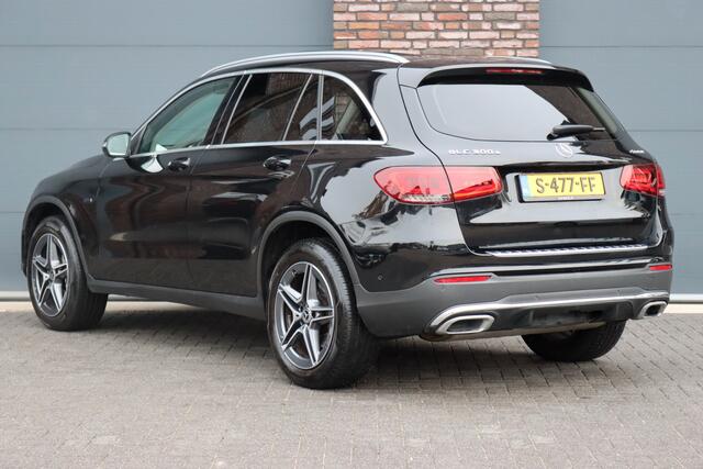 Mercedes-Benz GLC-KLASSE 300e 4MATIC Premium Plus | Distronic+ | Panoramadak | Memory | Leder | Trekhaak | Camera | Sfeerverlichting | Augmented Reality | Stoelverwarming |