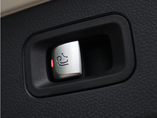 Mercedes-Benz GLC-KLASSE 300e 4MATIC AMG line | Panoramadak | Burmester | Trekhaak | Dodehoekassistent | Navigatie | 360 camera | Automaat