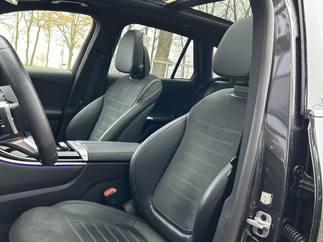 Mercedes-Benz GLC-KLASSE 300e AMG 4Matic Plugin Hybride 300e AMG 4Matic // Trekhaak // Panoramadak // 360 Camera // Memory // 9.817km // Nightpakket