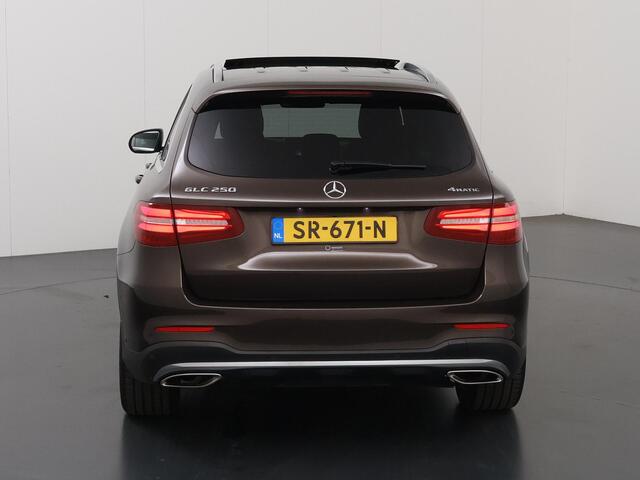 Mercedes-Benz GLC-KLASSE 250 4MATIC Premium | AMG | Panoramadak | Trekhaak | Getint glas | Stoelverwarming | Achteruitrijcamera |