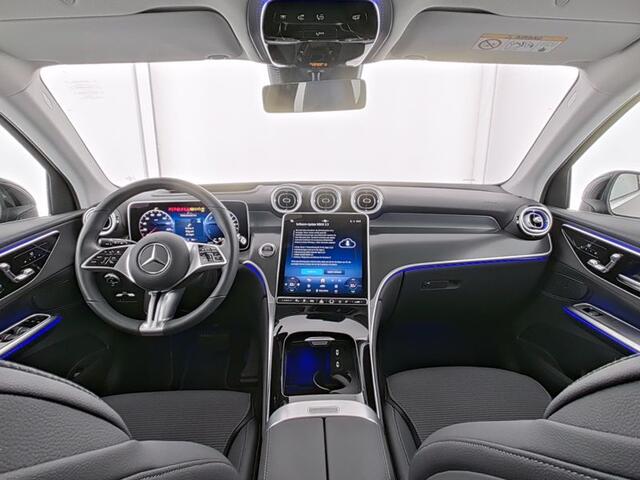 Mercedes-Benz GLC-KLASSE 300 e 4MATIC Plug-In Hybride Trekhaak | Head-up-Display | Parkeerpakket met 360°-camera | Apple CarPlay | Memory Voorstoelen | Stuur en Stoelverwarming. Inclusief 24 maanden MB Certified garantie voor Europa.