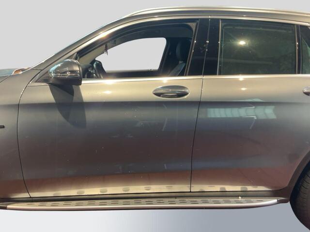 Mercedes-Benz GLC-KLASSE 300e 4MATIC 320pk PHEV | Trekhaak | 19 inch | Stoelverwarming | Adaptive cruise control | Achteruitrijcamera | Elektrisch verstelbare stoelen | Elektrsich verstelbare stoelen | 2 bandensets