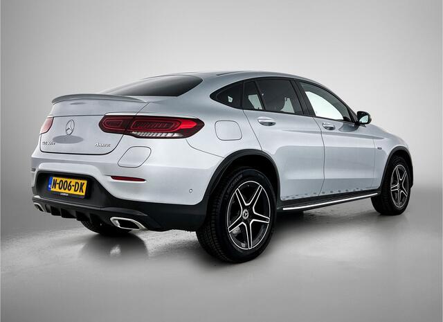 Mercedes-Benz GLC-KLASSE Coupé 300 e 4MATIC Business Solution AMG Achteruitrijcamera | Apple CarPlay | Treeplanken | Spoiler | Inclusief 24 maanden MB Certified garantie voor Europa.
