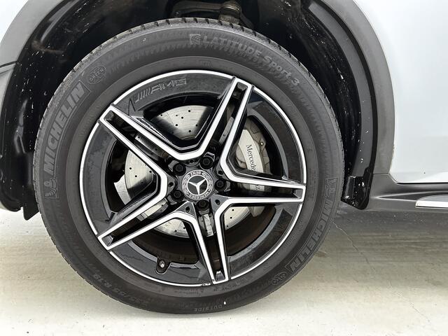 Mercedes-Benz GLC-KLASSE Coupé 300 e 4MATIC Business Solution AMG Achteruitrijcamera | Apple CarPlay | Treeplanken | Spoiler | Inclusief 24 maanden MB Certified garantie voor Europa.