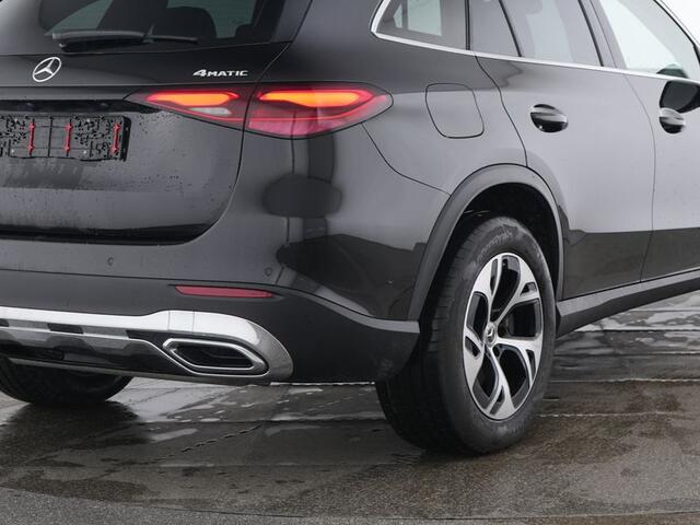Mercedes-Benz GLC-KLASSE 300 e 4MATIC Plug-In Hybride Trekhaak | Ledkoplampen | Memory Voorstoelen | Achteruitrijcamera | Sfeerverlichting | Dodehoekassistent. Inclusief 24 maanden Mercedes-Benz Certified garantie voor Europa.