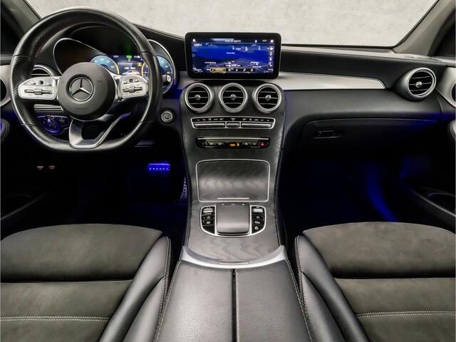 Mercedes-Benz GLC-KLASSE Coupé 300e 4MATIC AMG Sport 320Pk Automaat (SCHUIFDAK, VIRTUAL COCKPIT, SFEERVERLICHTING, LEDER/ALCANTARA, 360 CAMERA, GROOT NAVI, STOELVERWARMING, NIEUWSTAAT)