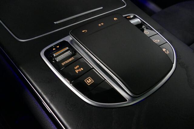 Mercedes-Benz GLC-KLASSE 300e 4MATIC AMG Line / Panamericana Grille / Panoramadak / Elektr. verstelbare voorstoelen + memory / Apple Carplay - Android Auto / Sfeerverlichting / Rondomzichtcamera / MANUFAKTUR kleur / Elektr. wegklapbare trekhaak / 21'' LMV / Keyless / LED High Per