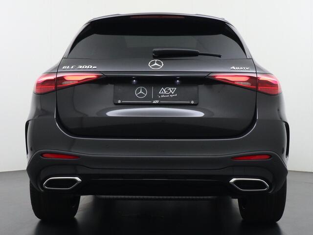 Mercedes-Benz GLC-KLASSE 300e 4MATIC Sport Edition | Panorama - Schuifdak | Memorystoelen | Apple Carplay & Android Auto | Digital Light | Niveauregeling | 360° Camera | Nightpakket | Sfeerverlichting
