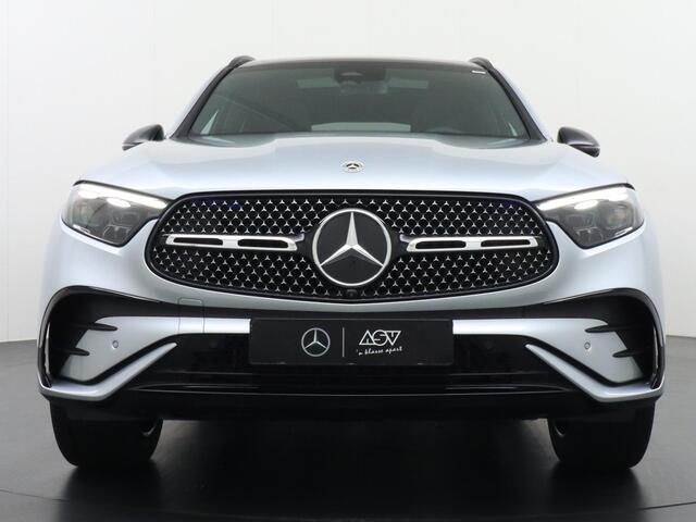 Mercedes-Benz GLC-KLASSE 300e 4MATIC Sport Edition | Panorama - Schuifdak | Trekhaak Wegklapbaar | Digital Light | Niveauregeling | 360° Camera | Memorystoelen | Apple Carplay & Android Auto