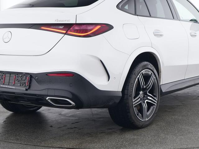 Mercedes-Benz GLC-KLASSE Coupé 300 e 4MATIC AMG Nightpakket Plug-In Hybride | Trekhaak | Panoramadak | Alarm | Burmester® | Memory | 360° Camera | Stuur en Stoelverwarming | Inclusief 24 maanden Mercedes-Benz Certified garantie voor Europa.