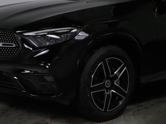 Mercedes-Benz GLC-KLASSE 300 e 4MATIC AMG Plug-In Hybride Edition AMG-Line | Panorama Schuif-Kanteldak | Alarm Klasse 3 | Trekhaak| Digital Licht | Night Pakket | Stuur en Stoelverwarming. Inclusief 24 maanden MB Certified garantie voor Europa.