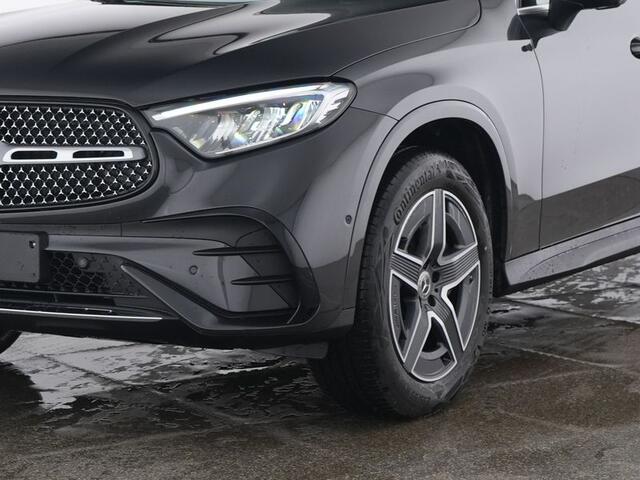 Mercedes-Benz GLC-KLASSE 300 e 4MATIC AMG Plug-In Hybride Edition AMG | Trekhaak | Panorama Schuif-Kanteldak | Rijassistentiepakket plus | AC en DC Laden | Stuur en Stoelverwarming. Inclusief 24 maanden MB Certified garantie voor Europa.