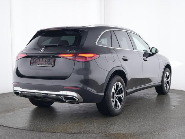 Mercedes-Benz GLC-KLASSE 300 e 4MATIC Plug-In Hybride Trekhaak | Avantgarde | Memory Voorstoelen | Stuur en Stoelverwarming | Sfeerverlichting | Parkeerpakket met achteruitcamera. Inclusief 24 maanden MB Certified garantie voor Europa.