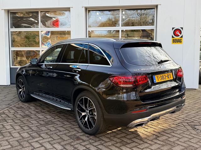 Mercedes-Benz GLC-KLASSE 300e 4MATIC/ Panodak/ Burmester/ 360/ Head-up