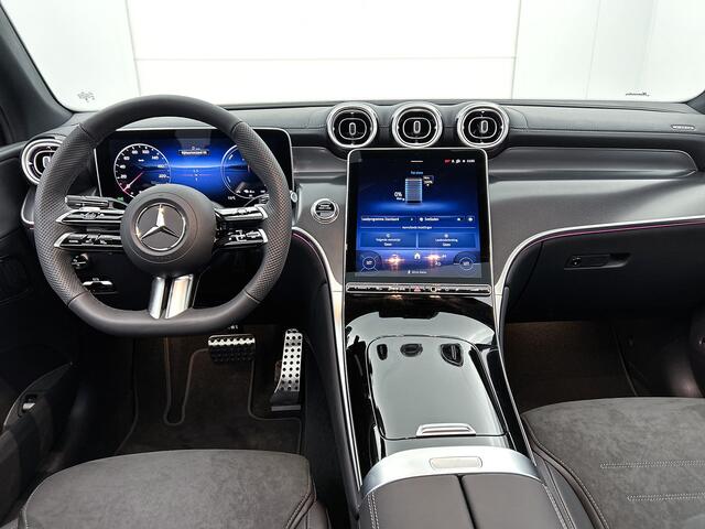 Mercedes-Benz GLC-KLASSE Coupé 300e 4MATIC Business Solution AMG | Premium Pakket | Panoramaschuifdak | Trekhaak | Treeplanken | Nightpakket | AMG Spoiler | 20 inch AMG velgen | 360°-camera | DIGITAL LIGHT | Augmented Reality navigatie |