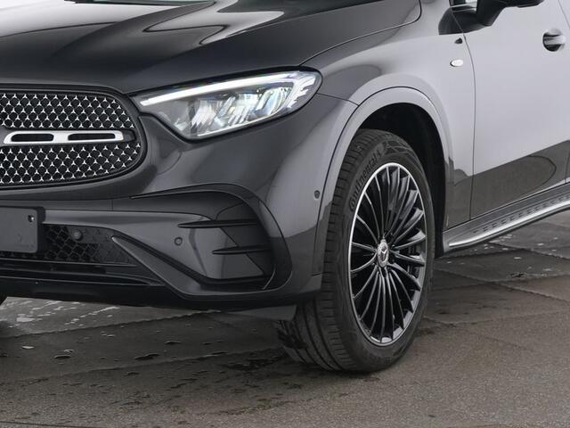 Mercedes-Benz GLC-KLASSE 300 e 4MATIC AMG Plug-In Hybride AMG Line | Night Pakket | Trekhaak | Panorama Schuif-Kanteldak | Offroad-Techniek Pakket | Distronic. Inclusief 24 maanden MB Certified garantie voor Europa.