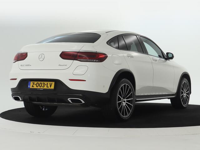 Mercedes-Benz GLC-KLASSE 300 e 4-MATIC AMG Nightpakket | Schuifdak | 360°-camera | Stoelverwarming voor en achter | Sfeerverlichting | Dodehoek Assistent | Inclusief 24 maanden Mercedes-Benz Certified garantie voor Europa.