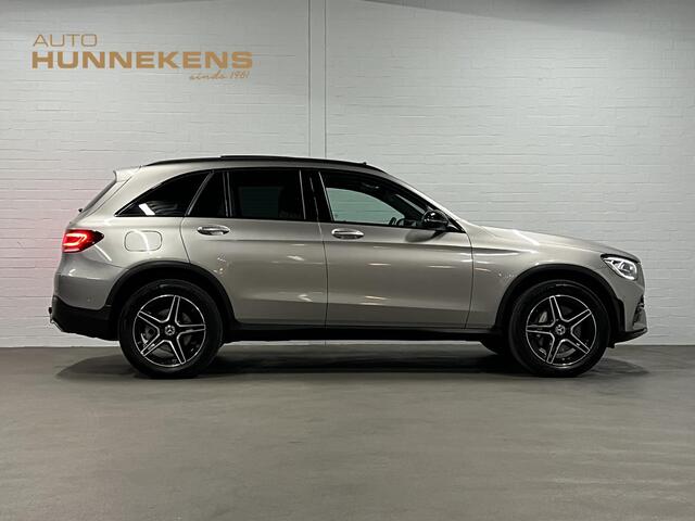 Mercedes-Benz GLC-KLASSE 300e 4MATIC AMG | Trekhaak | Open dak | Camera | Stoelverwarming | Memory | Cruise control | Carplay