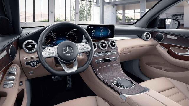 Mercedes-Benz GLC-KLASSE Coupé 300e 4MATIC Premium Plus | AMG | Schuif/kanteldak | Trekhaak | Night | Beige leder | Headup | Multibeam |